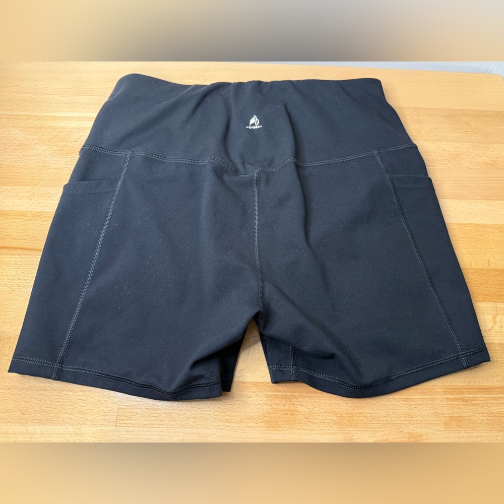 Bundle of 6 women’s biker shorts, size L - Picture 3 of 7